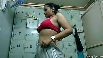 Indian Aunty Lily'S Sensual Workout Routine In Gym