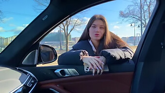 Stefany Kyler'S Anale Plezier In Pov Auto Blowjob