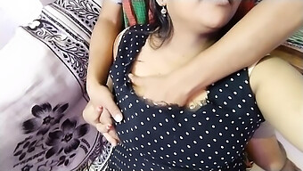 Seductive Aunt Riyaji Bansalji Gets A Sensual Massage From Her Servant