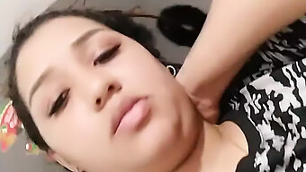 18letá Brunetka S Velkými Prsy Z New Yorku Má Sex S Dobře Vybaveným Penisem Svého Nevlastního Bratra