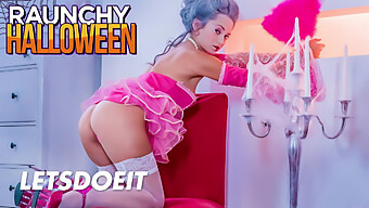 Hrima Malati, Si Brunette Menawan, Menikmati Kontol Besar Di Halloween Dengan Pakaian Gothic-Nya