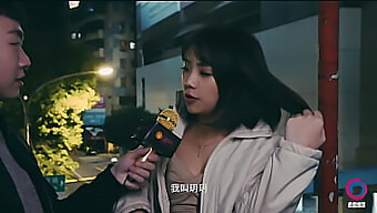 Street Interview Commissioner Yueyue'S Mouth-Popping Moment