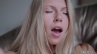 Angelicas Sinnliche Berührung In Xxx Film Mit Krystal Boyd