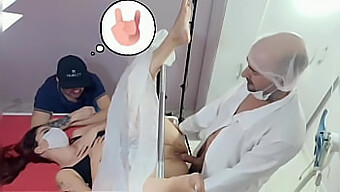 Skutočný Pár Zažíva Tvrdú Masturbáciu S Gynekológom