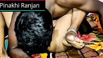 Pertemuan Seks Biseksual Buatan Rumah Istri India Dengan Anal