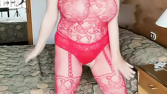 La Mamma Tettona Maria Si Agita E Provoca In Bodystocking