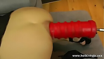 Dildo Besar Menembusi Dubur Yang Ketat Dalam Video Definisi Tinggi!