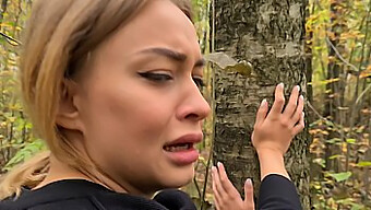 Depredador Cachondo Espía A Una Chica Y Tiene Sexo Salvaje En El Bosque. ¡no Te Pierdas Esta Escena Caliente!