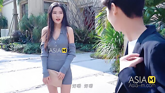 La Bellezza Asiatica Chen Xiao Yu In Un Incontro Caldo Con Il Vicino - Video Amatoriale