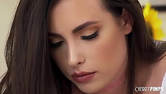 Casey Calvert Se Uči Analnega Seksa S Petami In Igračami