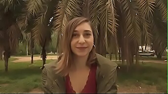 Una Ragazza Inesperta Incontra Un Enorme Asta Nera Per La Penetrazione.