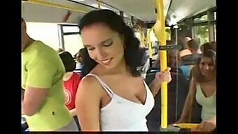 Aventura Voyeurista Em Um Ônibus Milf Peitudo