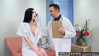 Marley Brinx Og Keiran Lees I En Het Trekant Med Medisinsk Vri