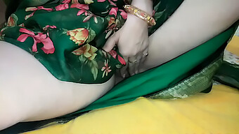 Pijatan Sensual Mengarah Pada Striptis Saree Yang Intim