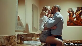 La Rubia Explosiva Jessa Rhodes Descubre A Su Amante Secreto Y Lleva A Un Encuentro Caliente En El Baño