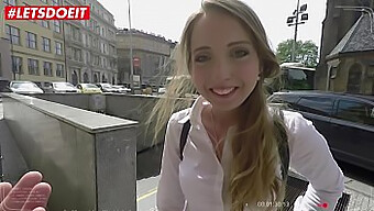 Petite Tieten Tiener Anya Akulova'S Pov Ervaring Met Een Grote Lul Kerel