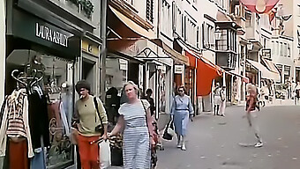 L'Introduzione Di Rosalie Nel Mondo Dell'Intrattenimento Per Adulti In Un Film Retrò Francese