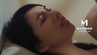 Stepsister Seduces Me With Her Body In Asian Porn Video