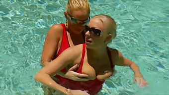 Întâlnire Erotică Lângă O Piscină Cu Britney Brooks