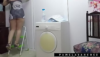 Video Độc Quyền Củaamela Sanchez Cho Thấy Cô Ấy Làm Việc Tại Nhà Trong Váy Ngắn Và Quan Hệ Tình Dục Bằng Miệng