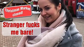 Pov Video Van Een Duitse Tiener Die Geneukt Wordt Door Een Vreemde Op De Kerstmarkt