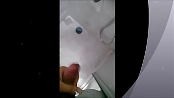 Pov Von Handjob Und Cumshot Eines Jungen Mädchens