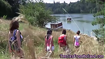 Teens Européennes Explorent Leur Sexualité Sur Un Bateau