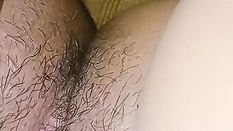 Video Panas Dengan Menjilat Vagina Yang Intens Dari Belakang.