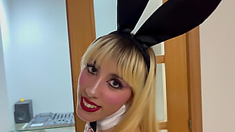 سلسلة Raxxxbit من Pornellia تتميز بمشهد أرنب ساخن.