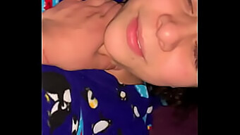 Latina Mexicana Rica Y Delgada Disfruta Del Sexo Oral Cuando Sus Padres Están Ausentes