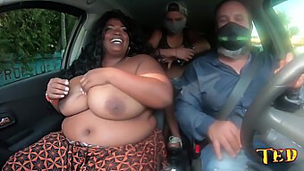 Ela Baez, Une Belle Brésilienne Aux Gros Seins, Chevauche Une Voiture Publique