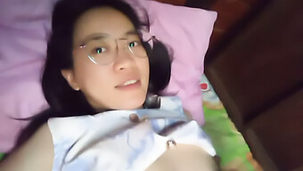 Dì Châu Á Thỏa Mãn Bản Thân Trong Video Tự Sướng Tự Làm