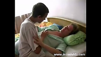 Mujer Madura Vs Teen En Sexo Oral Y Vaginal