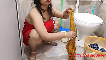 Zapeljiv Pralni Stroj Desi Pari Bhabhi Za Strasten Seks