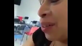 Eine Latina-Lehrerin Gibt Eine Atemberaubende Orale Creampie In Einem Klassenzimmer